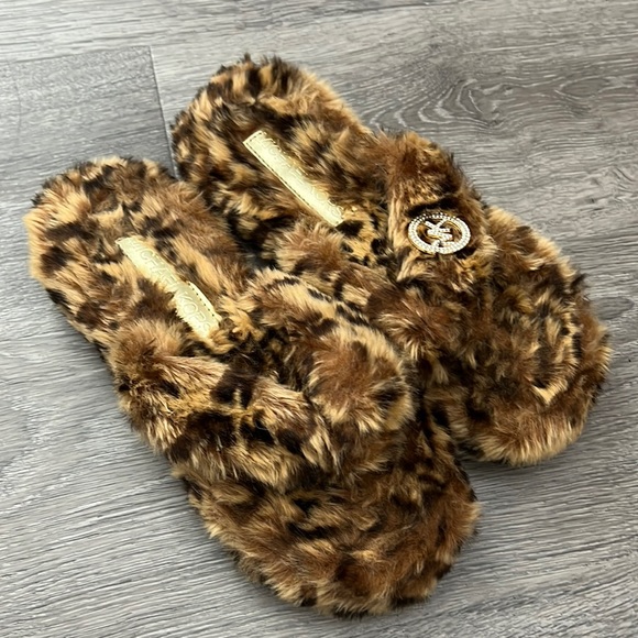 Michael Kors Faux Fur Bedroom Slippers Size 6/7 - Picture 1 of 6